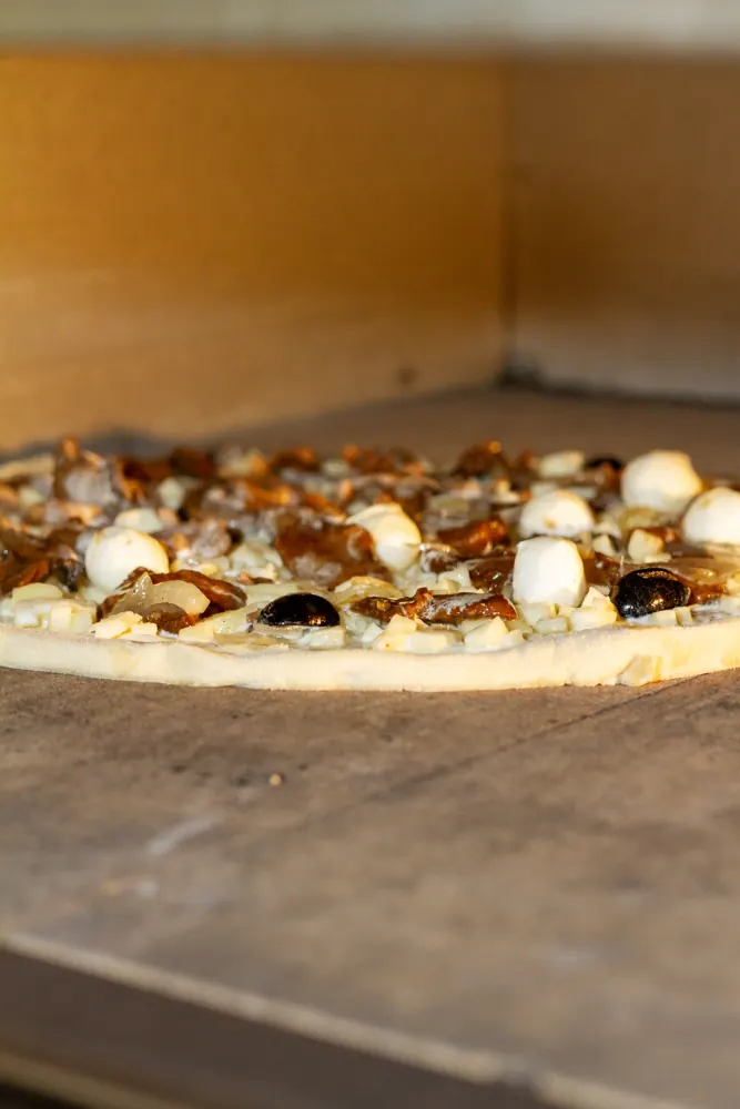Une pizza Raj Italian Food